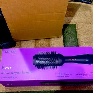 Amika Blow dryer brush
